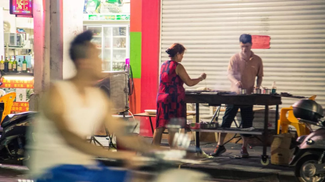 当你抱怨生活太难时,当你抱怨生活不易时