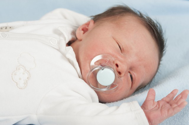 新生儿头顶长了很多脓点应该怎么处理