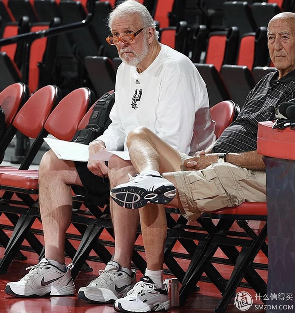 人潮汹涌穿衣打扮有多重要,哪款旅游鞋又百搭又好穿