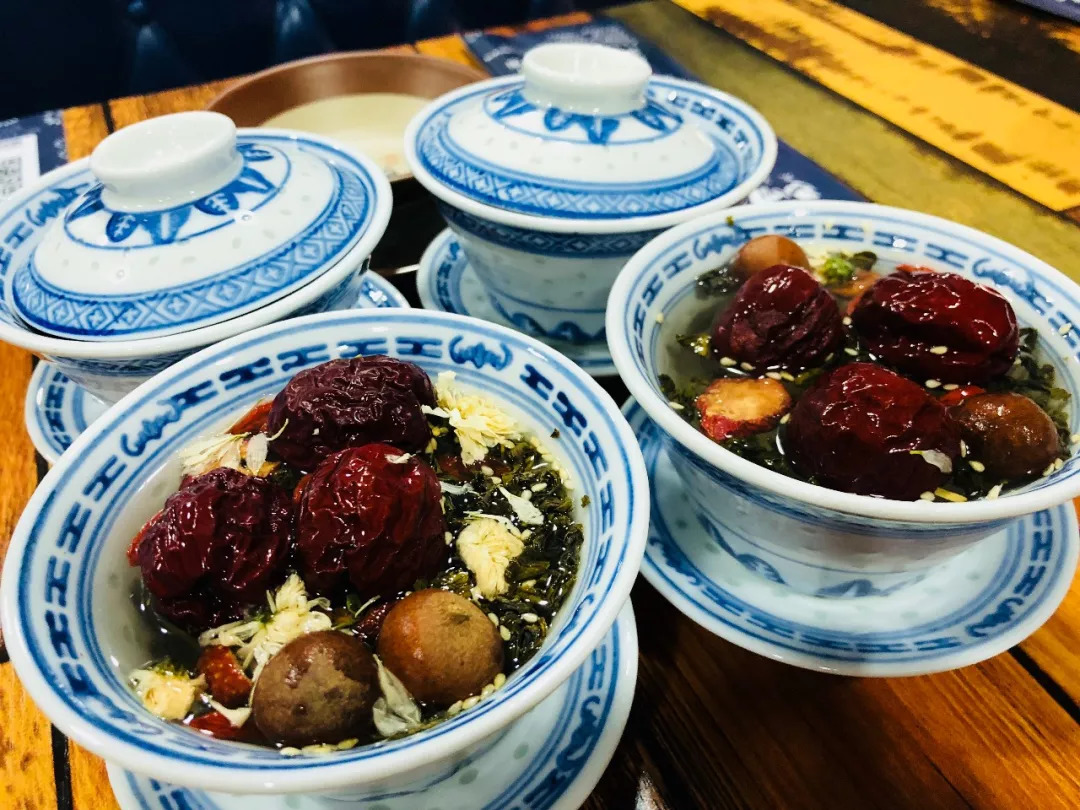 郑州炭火蛙锅哪家好吃,郑州炭火双层蛙锅