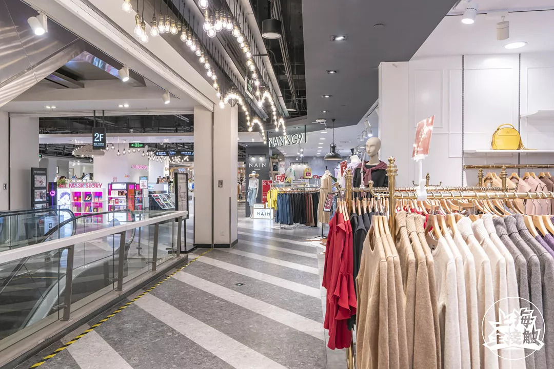 魔都奥特莱斯,魔都奥特莱斯与奥特莱斯