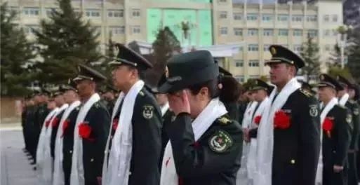 *转军**干部因为这3件事不快乐:钱少、官小、生活没意思