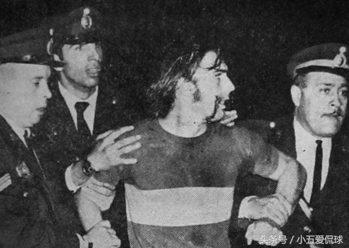 一场足球比赛11张红牌,一场足球比赛红牌最多