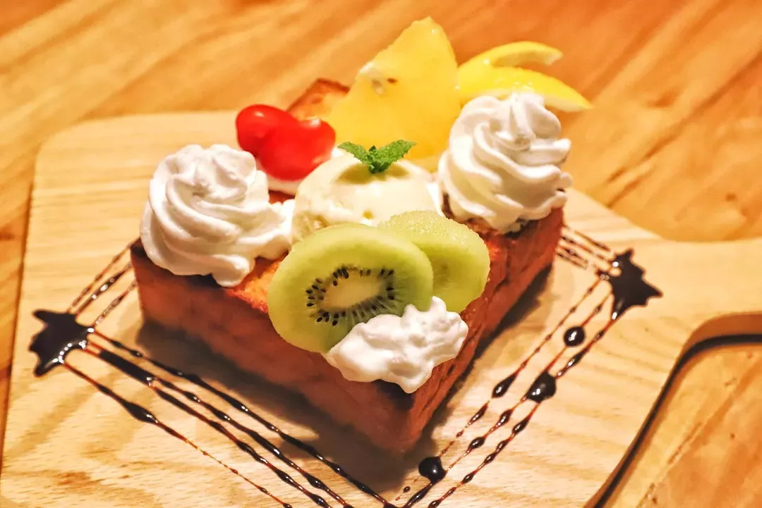 在漫猫喝咖啡，那种无忧的心情，仿佛随着维也纳音符飘到云间……