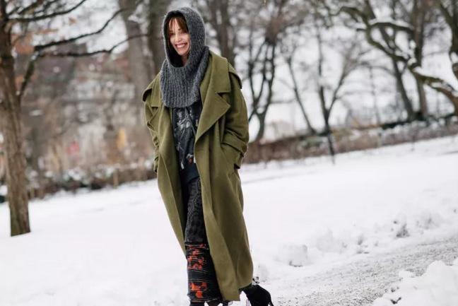 墨绿色衣服如何搭配好看,墨绿色整套衣服怎样搭配才好看