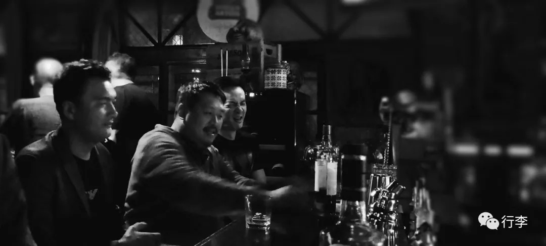 行李︱老艾：只要活着，谁不在路上