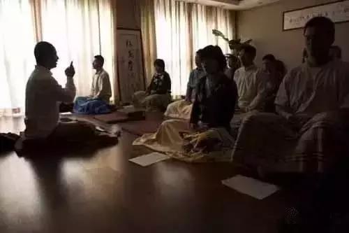 饭后半小时是黄金养生期,养生黄金期是睡前1小时