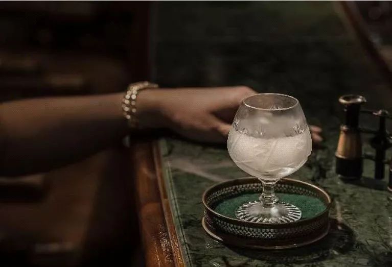 微醺｜“爬梯”落幕、酒劲儿未散，GIN迷去哪续火？