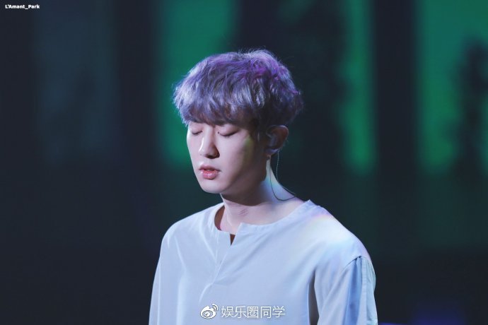 朴灿烈的周边竟然是个烟盒？EXO的粉丝不愧是魔鬼般的人才！