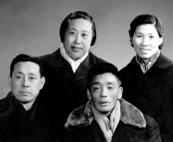 这位开国少将是颜回的后裔，自己孩子饿肚子，把粮食分给别人孩子