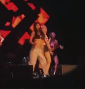 韩国女星“性感小野马”活动直播脱衣,别想太多,我是来看皮肤的