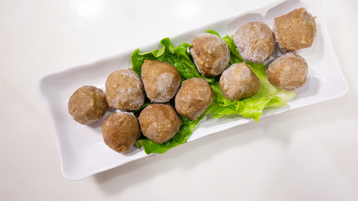 要火！用鲍鱼熬的精华汤底，还涮着“透明”的菜！