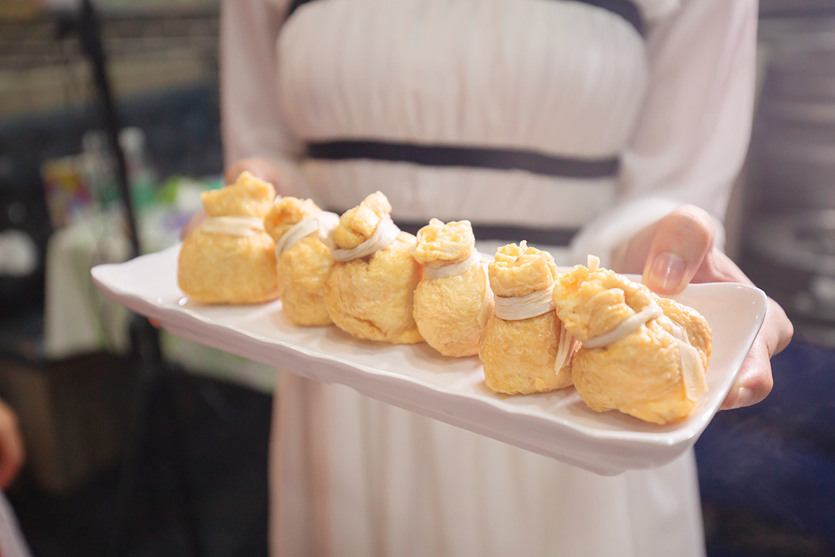 要火！用鲍鱼熬的精华汤底，还涮着“透明”的菜！