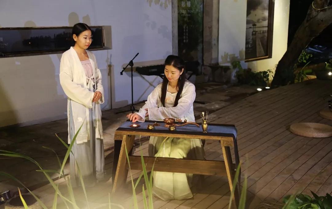 家乡魅力秀：武汉慧心雅社演绎东湖民间祭月，媲美古装实景大剧