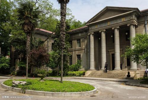 中国工科最强的大学,工科比文科强吗