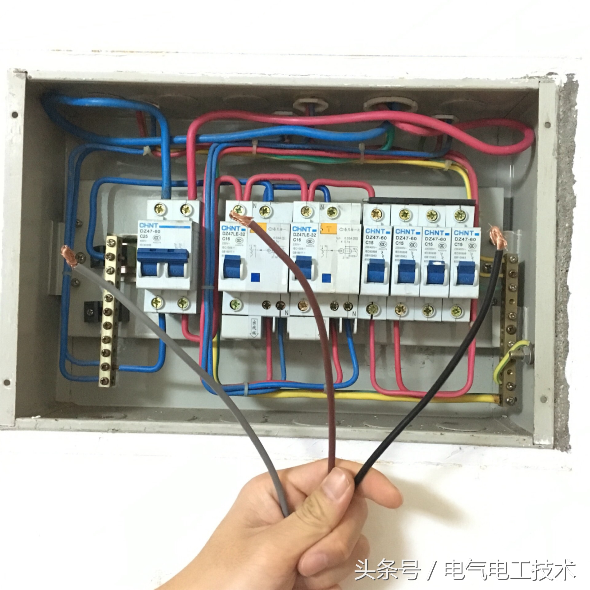配电箱火线零线地线怎么接,家庭配电箱火线零线地线的接法