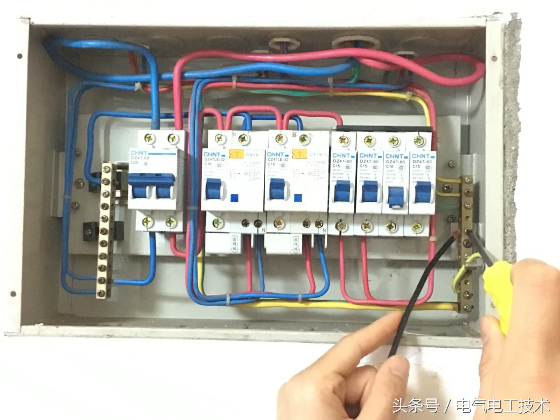 配电箱火线接法图解,配电箱零线接线端子怎样安