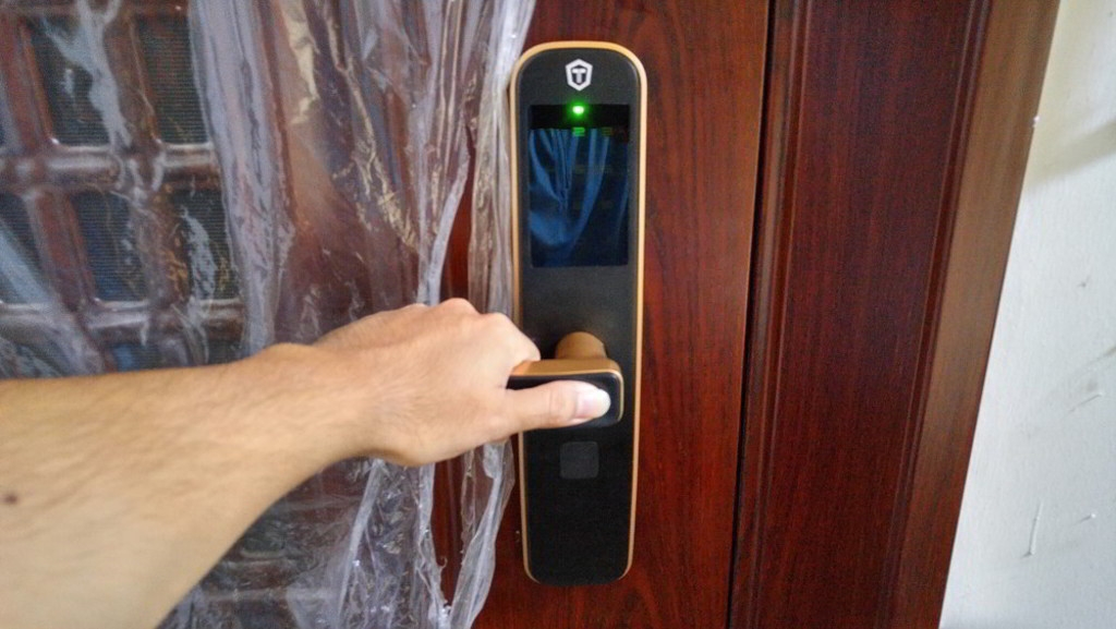 便捷开锁改变生活——金刚鹦鹉T2微信指纹锁体验