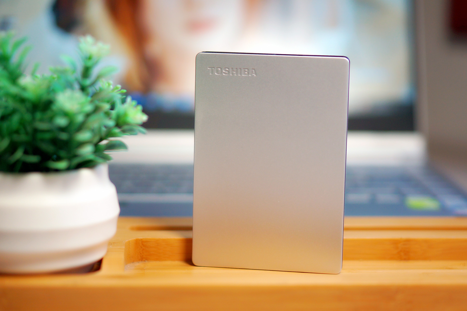 极致轻薄商务首选:东芝CANVIO™SLIM移动硬盘体验