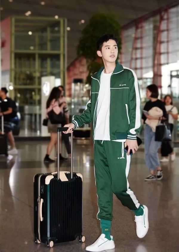 潮流时尚男士小白鞋,时尚男士潮流小白鞋