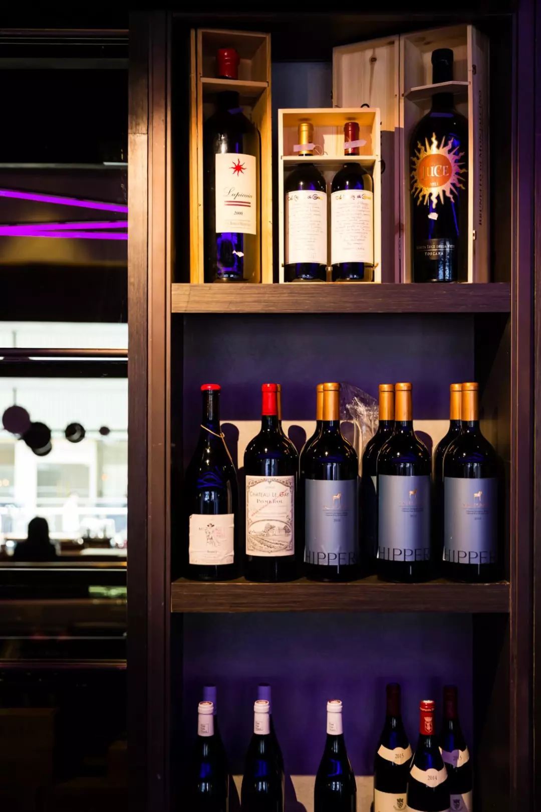 这只“大公鸡”一开业就王炸，5000瓶限量好酒碾压沙雕土豪！