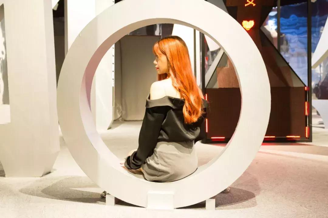 戚薇都来拍拍拍！比IMAX还震撼的沉浸剧场，足足1000㎡共17种主题