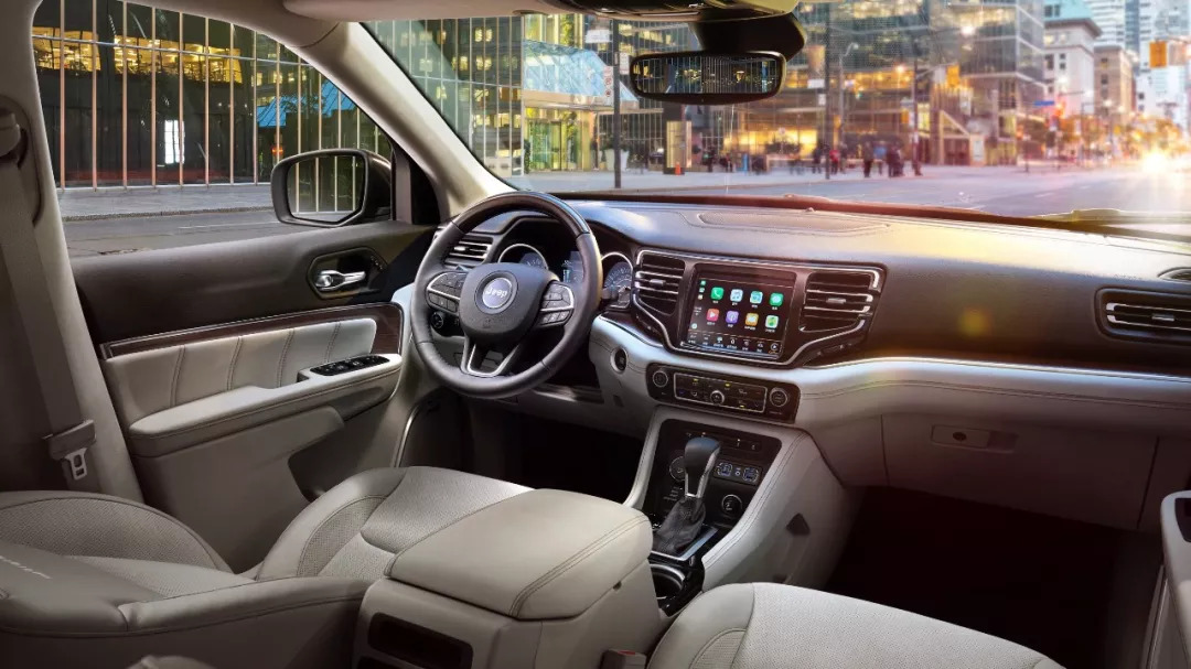 中产阶级真的喜欢和别人比吗？比拼孩子的专业、送礼的品味、菜色的格调，甚至看重孩子荒唐的后脑勺形状