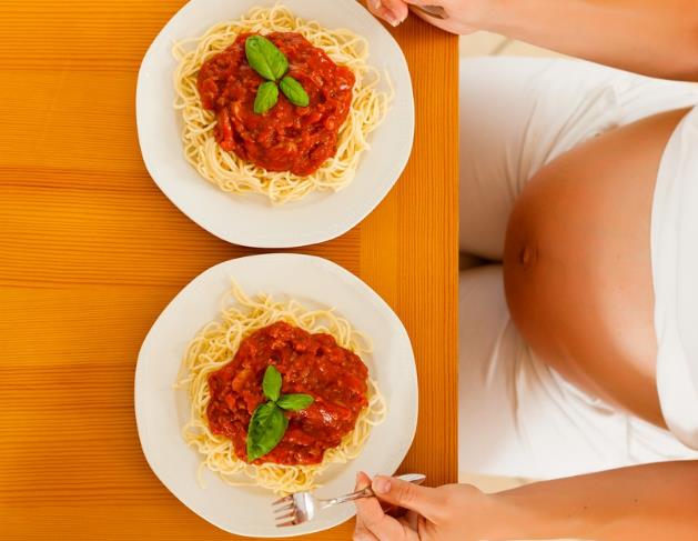 怀孕初期吃叶酸还是复合维生素,复合维生素孕期要吃多久合适