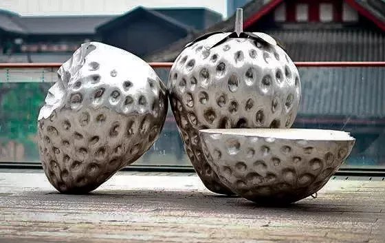 成都18个雕塑,成都太古里裸眼3d龙雕塑