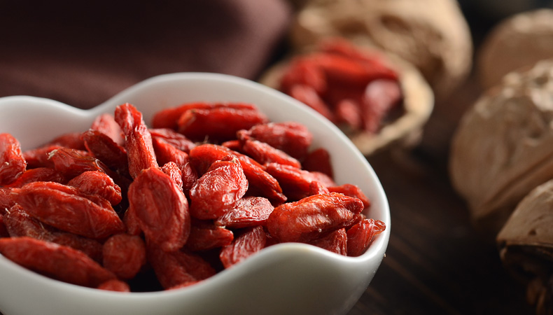 钓鱼“饵料”有哪些？没想到水果蔬菜都能做饵料！你还不知道吧！