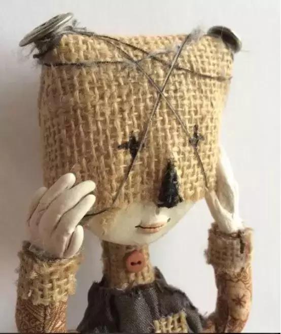 12岁男孩用捡来的破烂，打造出一个暗黑王国，吓哭一票成年人……