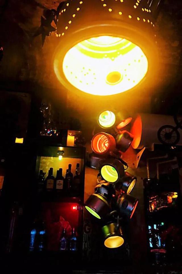 火遍香港尖沙咀、外滩江景环绕……2018魔都新酒吧，潮人新据点！