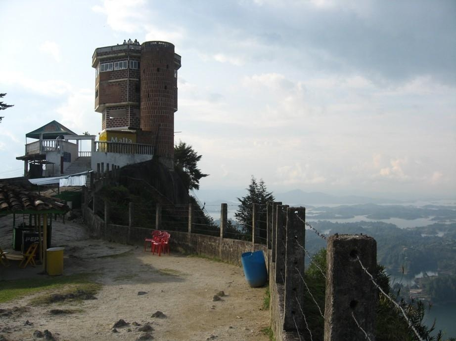 世界上最大的一块巨石,世界上最大一块巨石