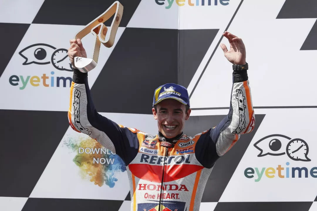 限量冠军腕表诠释300km/h的GP气质，小马问候洛伦佐解恩仇