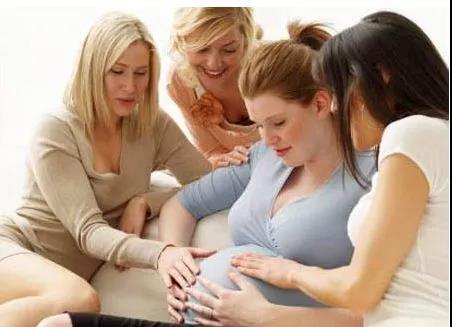 肚皮薄导致宫缩频繁怎么办,孕后期肚子发紧是宫缩吗