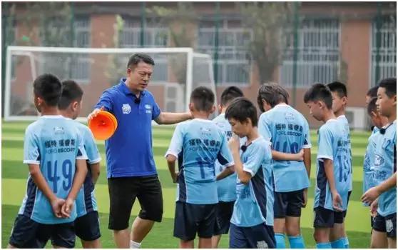 前国足彭伟国,彭伟国足球青训第一枪