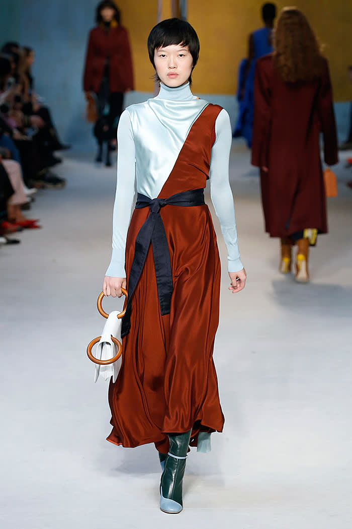 撞色搭配明星,撞色为什么更运动