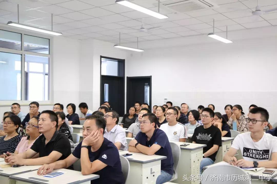 跟我一起看二中（2）：智慧黑板