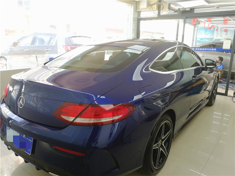 11款奔驰c200有镀膜玻璃吗,奔驰c200电镀蓝银金车膜