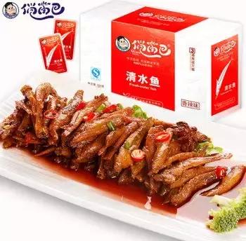 中国大妈出国探望儿子，行李箱被打开的那一刻，所有人都惊呆了！