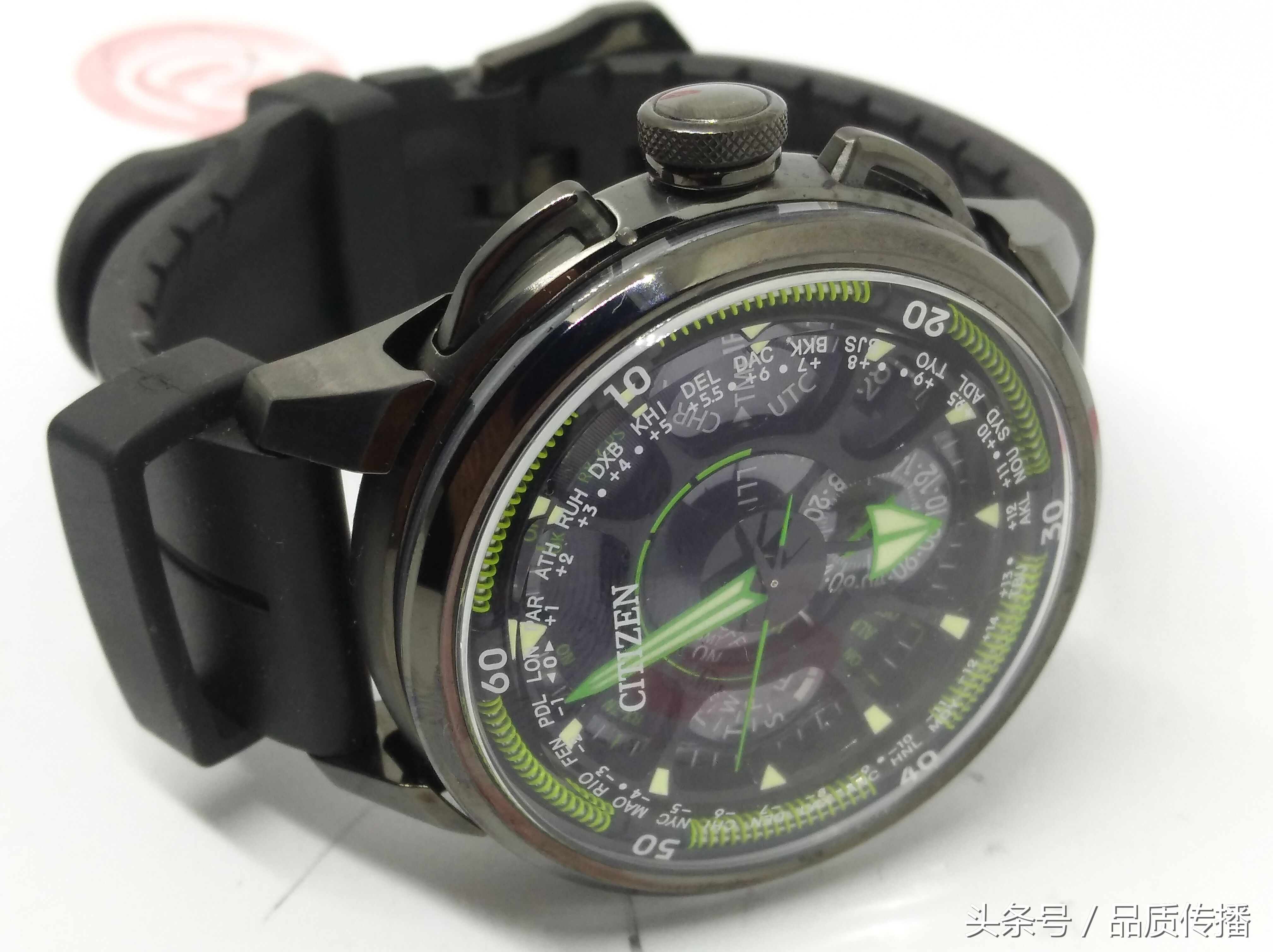 空天专业器材感,光动能卫星对时,西铁城时翼复刻版引试戴者共鸣