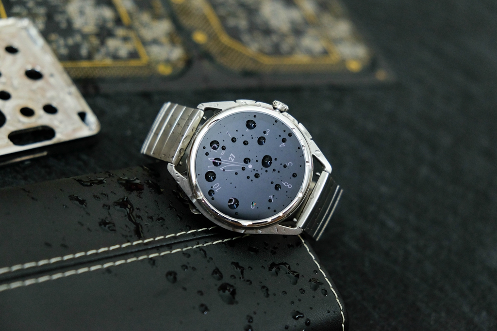 何必花钱买AppleWatch,阿玛尼智能触屏腕表难道不出色?