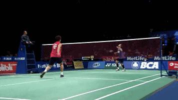 羽毛球学习动作视频教程,羽毛球步法训练前进扑球后退杀球