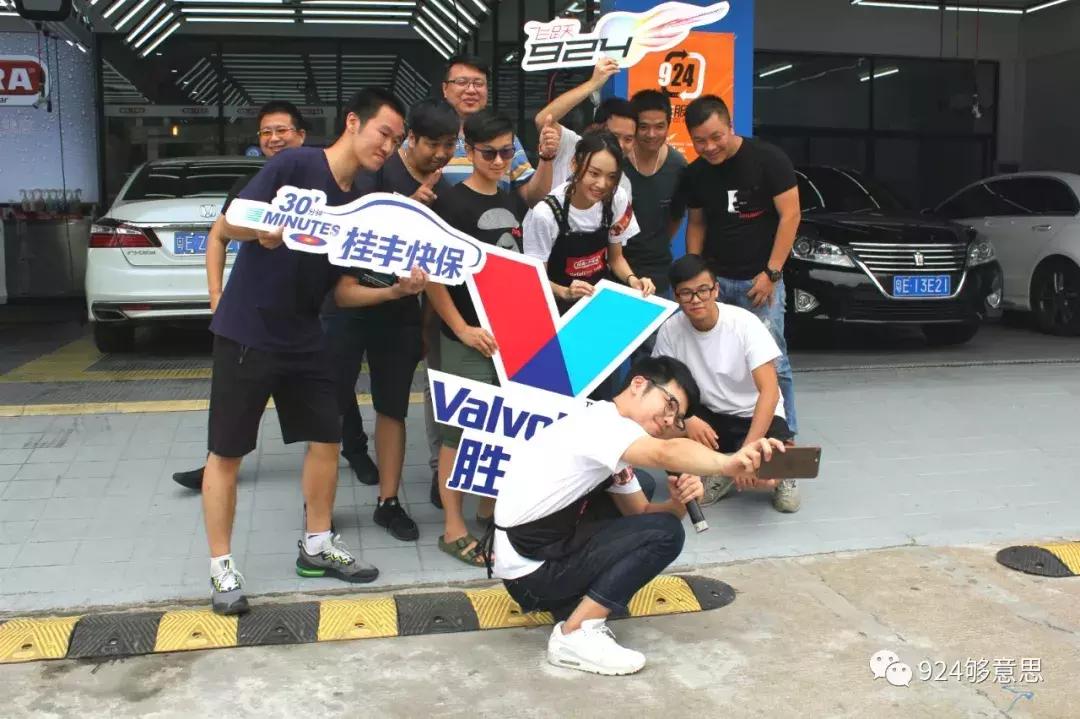 看到BoBoYoyo这样洗车和换机油，小肥肥瞬间凌乱了……