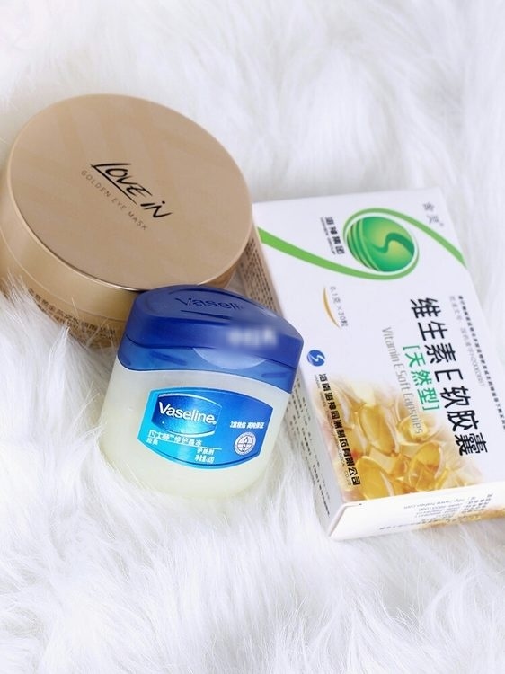 凡士林加维生素e乳淡化眼纹,凡士林抗皱眼膜