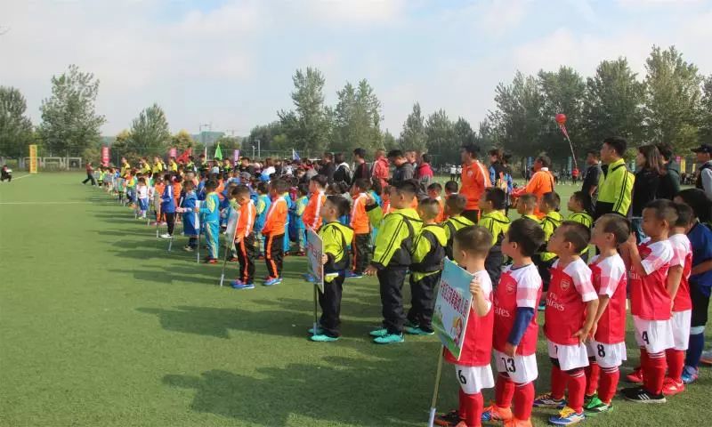 2018年中国足协全国娃娃足球宣传月活动暨“通辽市幼儿园足球超级联赛”欢乐开赛
