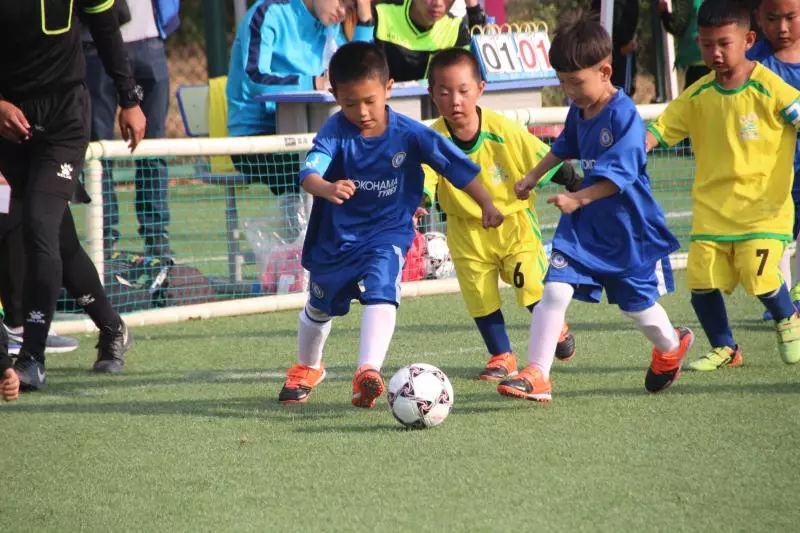 2018年中国足协全国娃娃足球宣传月活动暨“通辽市幼儿园足球超级联赛”欢乐开赛