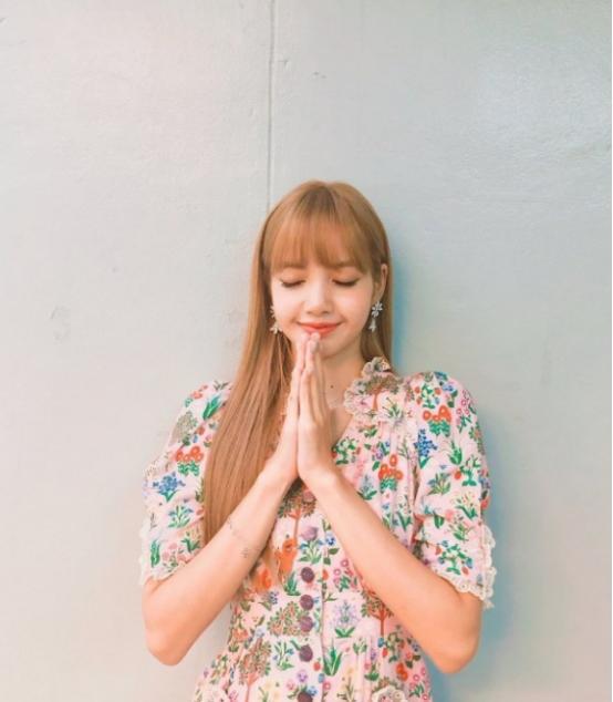 lisa穿搭韩国,lisa最出圈的十大穿搭