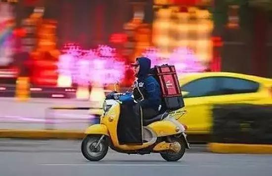 上厕所时发现厕所没纸了怎么办,原来上厕所没纸还能这样做