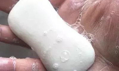 鞋子发霉变黄怎么洗白,鞋子发霉怎么洗掉小白鞋